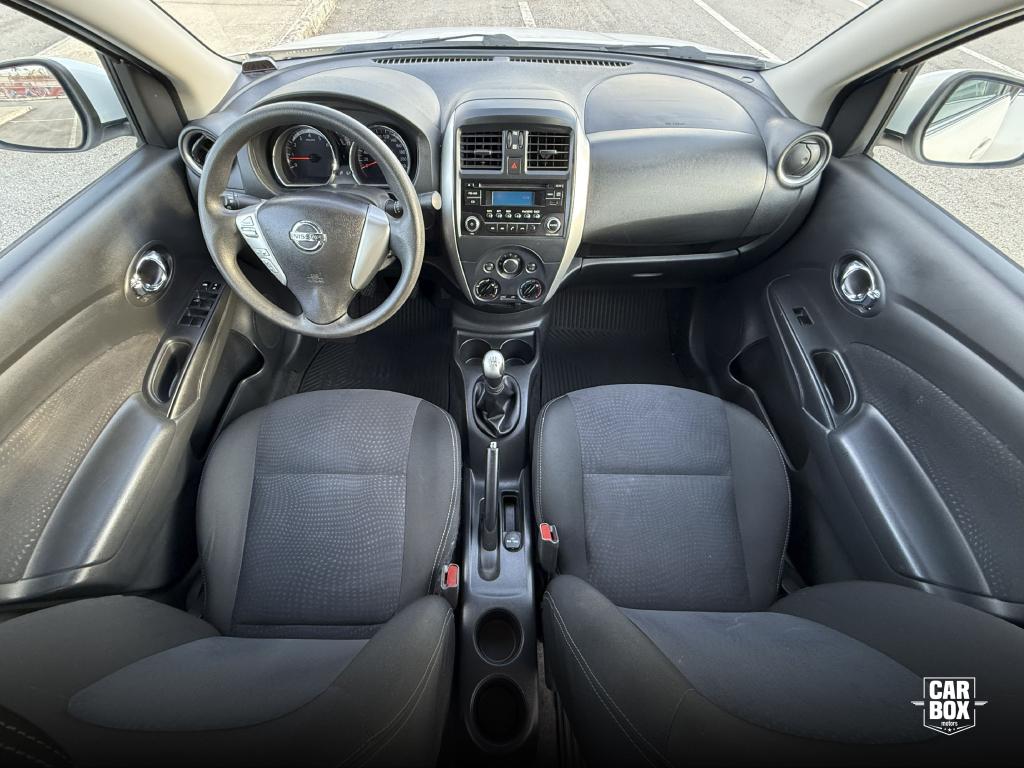 NISSAN Versa Sedan - Foto