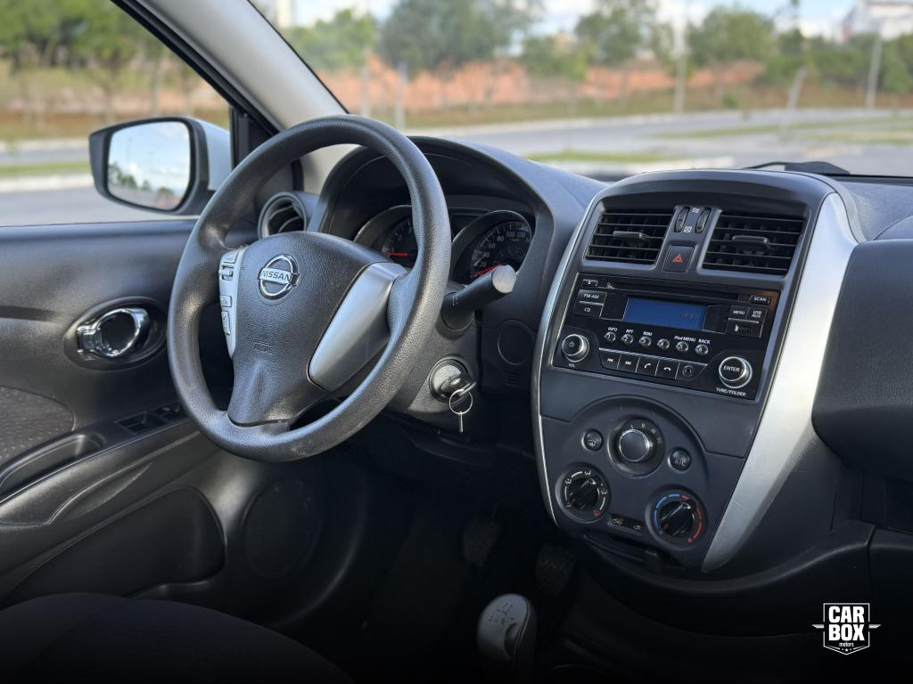 NISSAN Versa Sedan - Foto