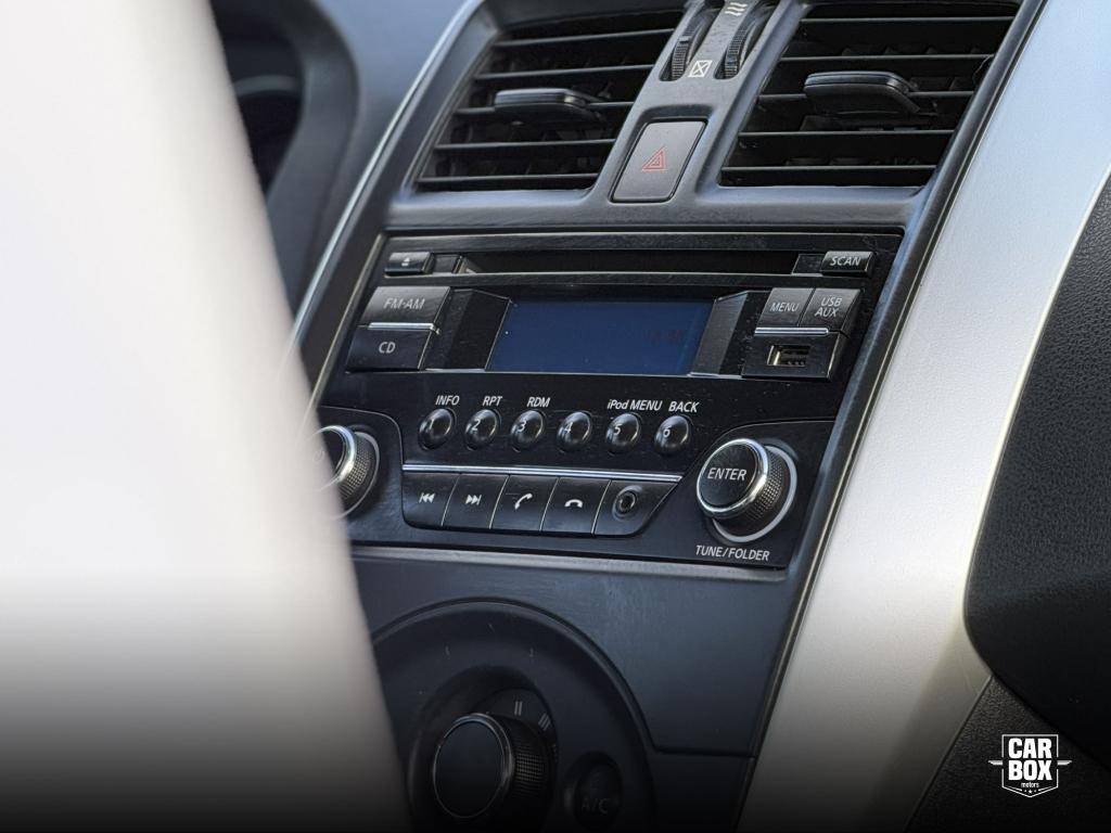 NISSAN Versa Sedan - Foto