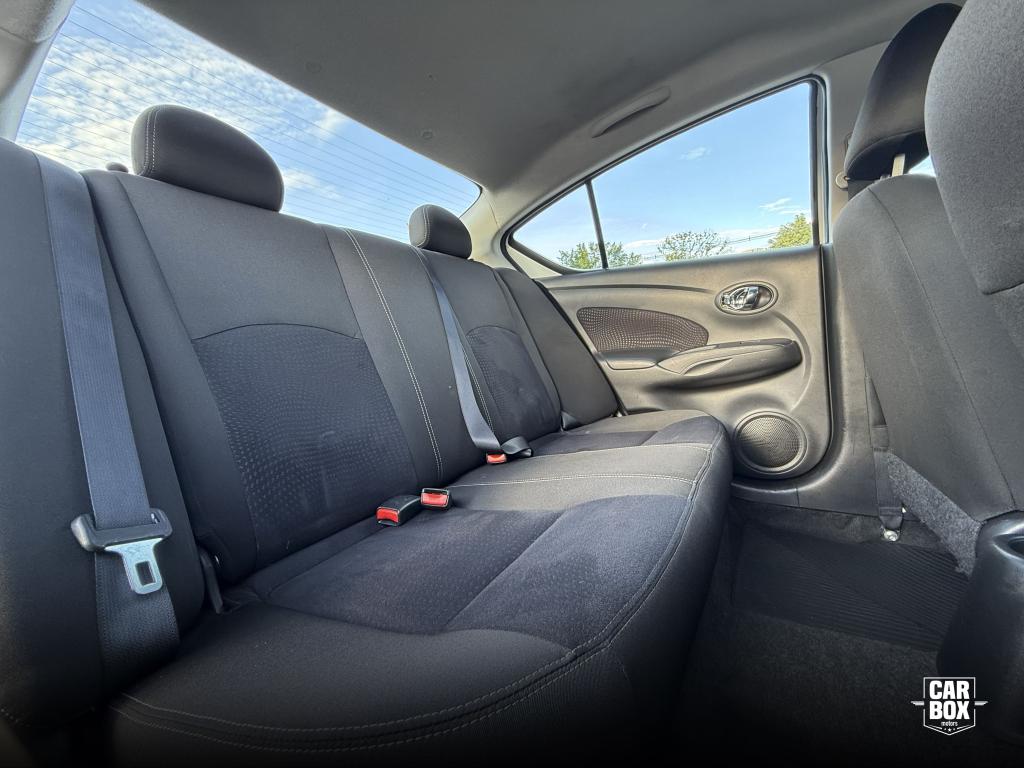 NISSAN Versa Sedan - Foto