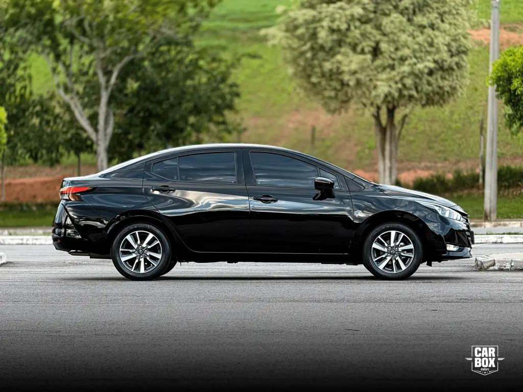 NISSAN Versa Sedan - Foto