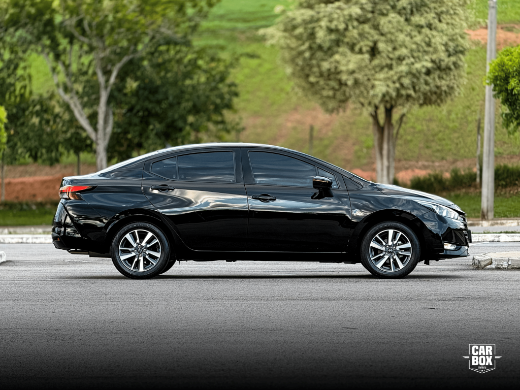 NISSAN Versa Sedan - Foto