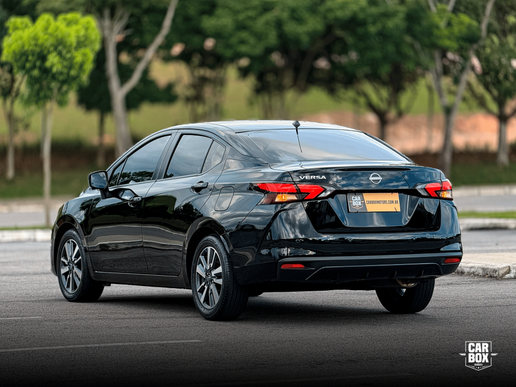 NISSAN Versa Sedan - Foto