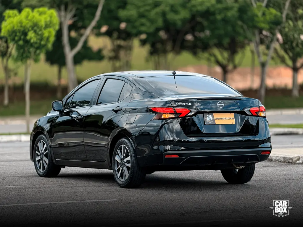 NISSAN Versa Sedan - Foto