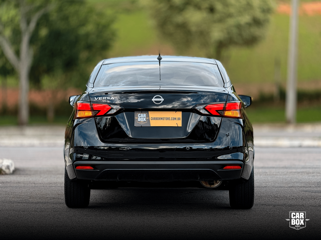 NISSAN Versa Sedan - Foto