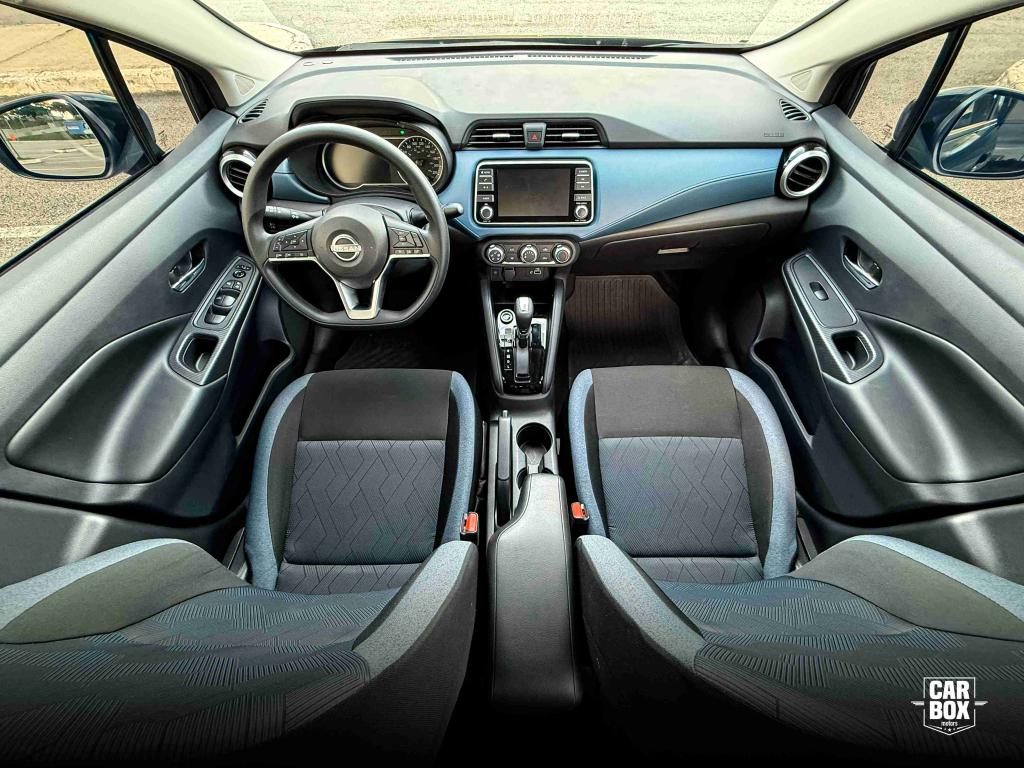 NISSAN Versa Sedan - Foto