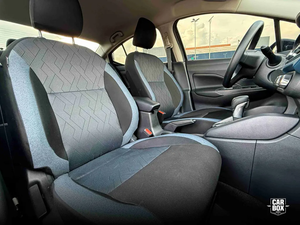 NISSAN Versa Sedan - Foto