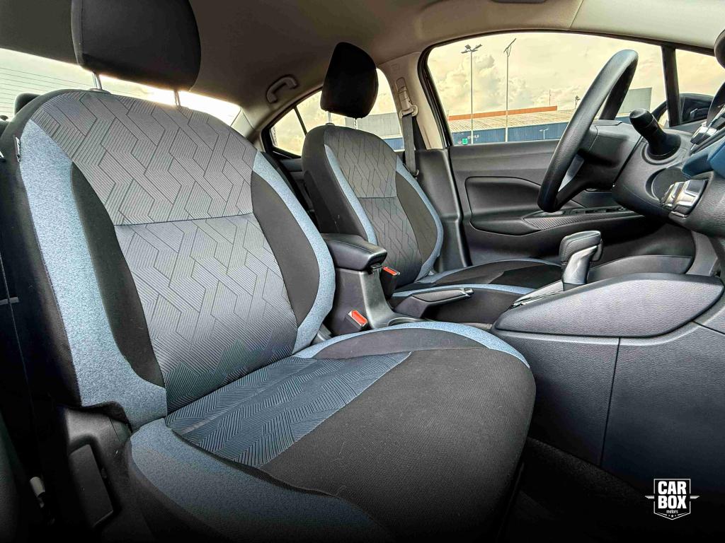 NISSAN Versa Sedan - Foto