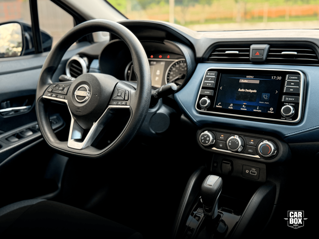 NISSAN Versa Sedan - Foto