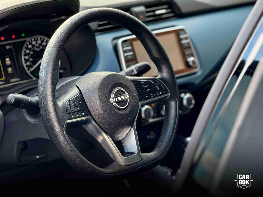 NISSAN Versa Sedan - Foto