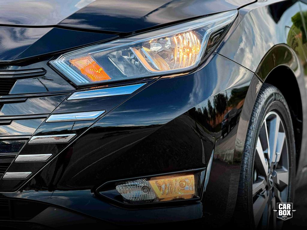 NISSAN Versa Sedan - Foto