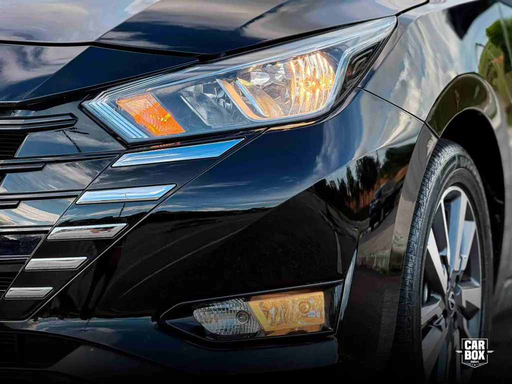 NISSAN Versa Sedan - Foto