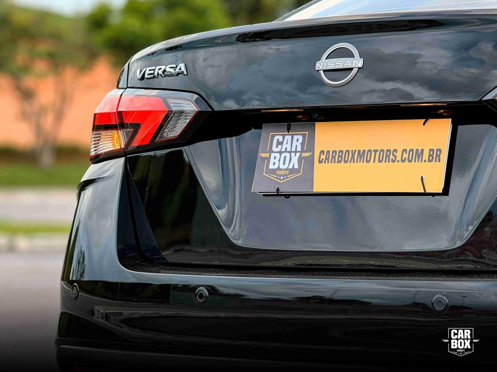 NISSAN Versa Sedan - Foto