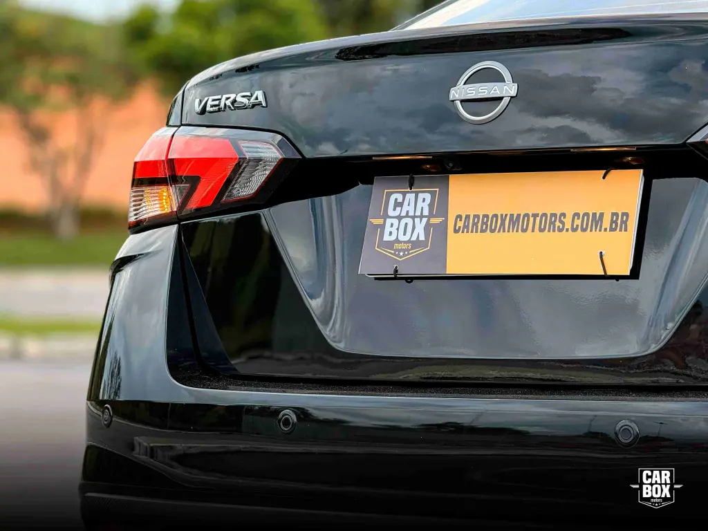 NISSAN Versa Sedan - Foto