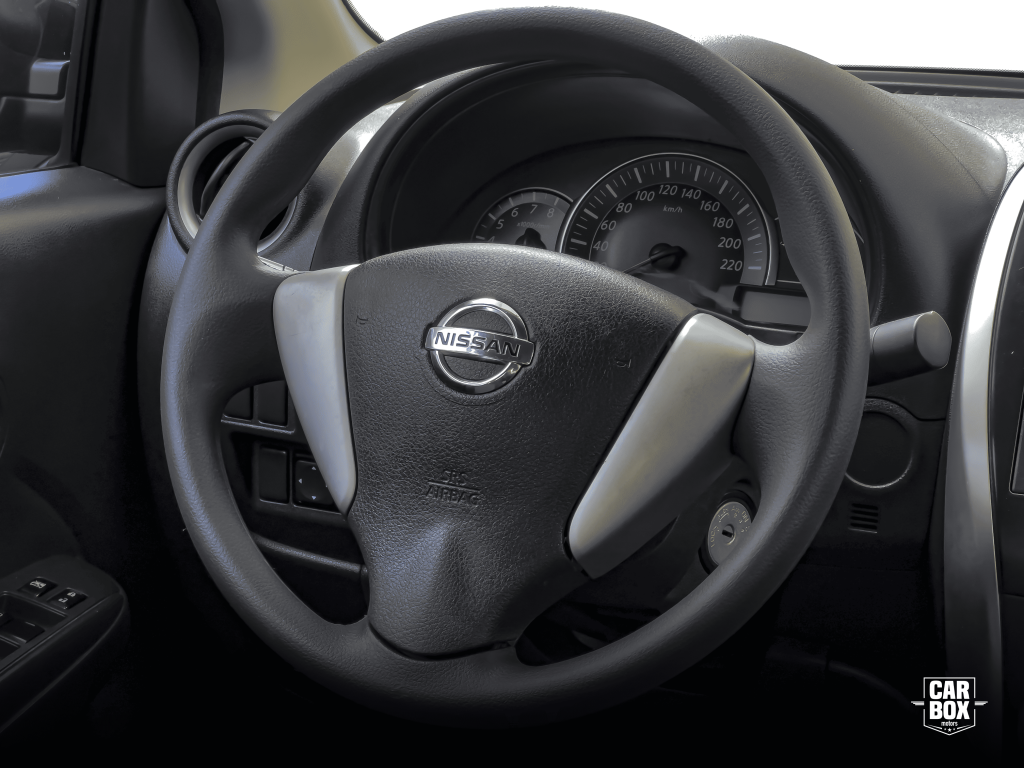 NISSAN Versa Sedan - Foto