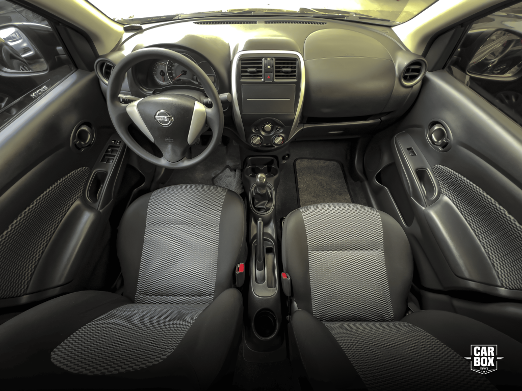 NISSAN Versa Sedan - Foto