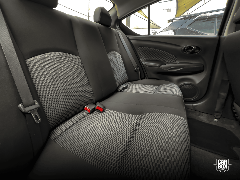 NISSAN Versa Sedan - Foto