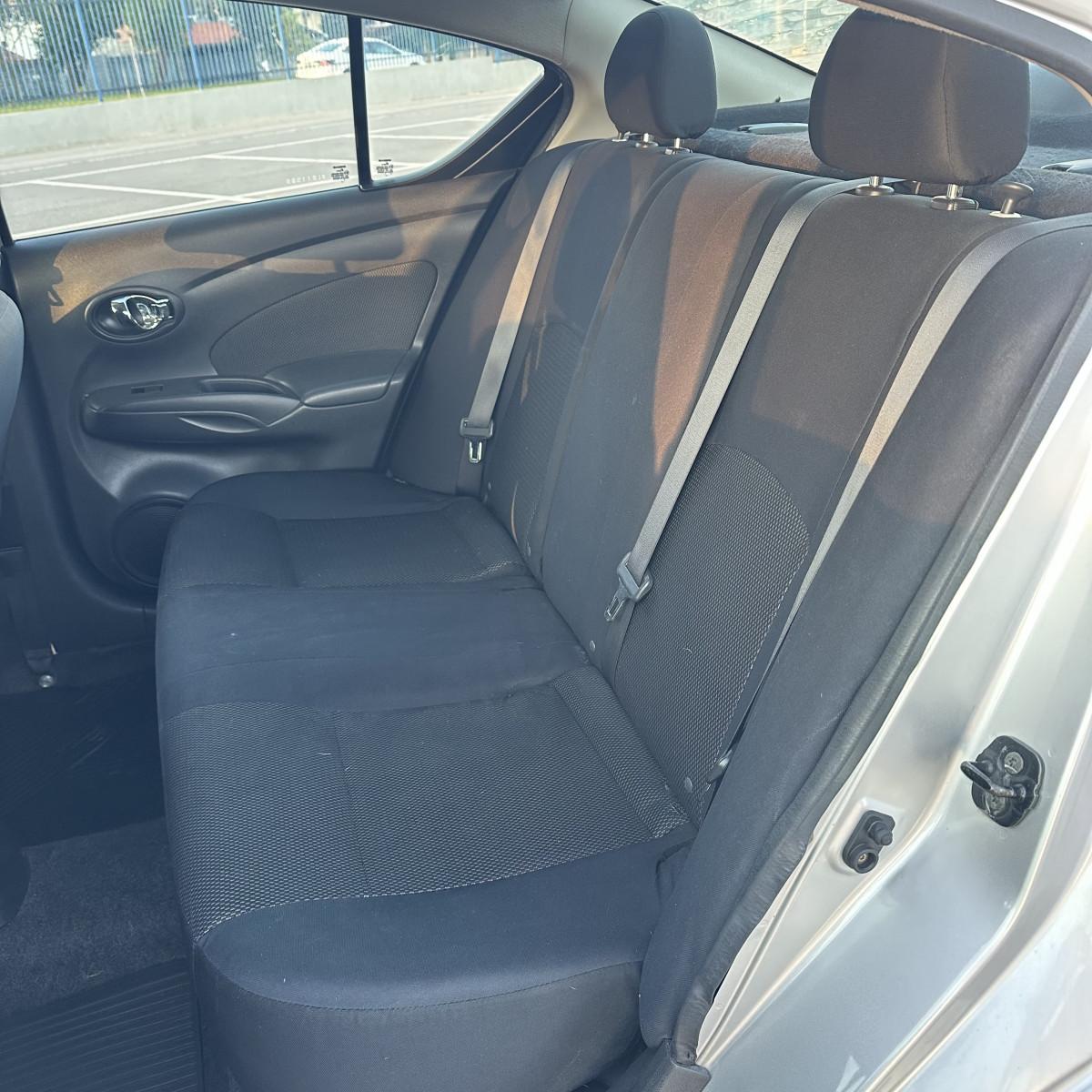 NISSAN Versa Sedan - Foto