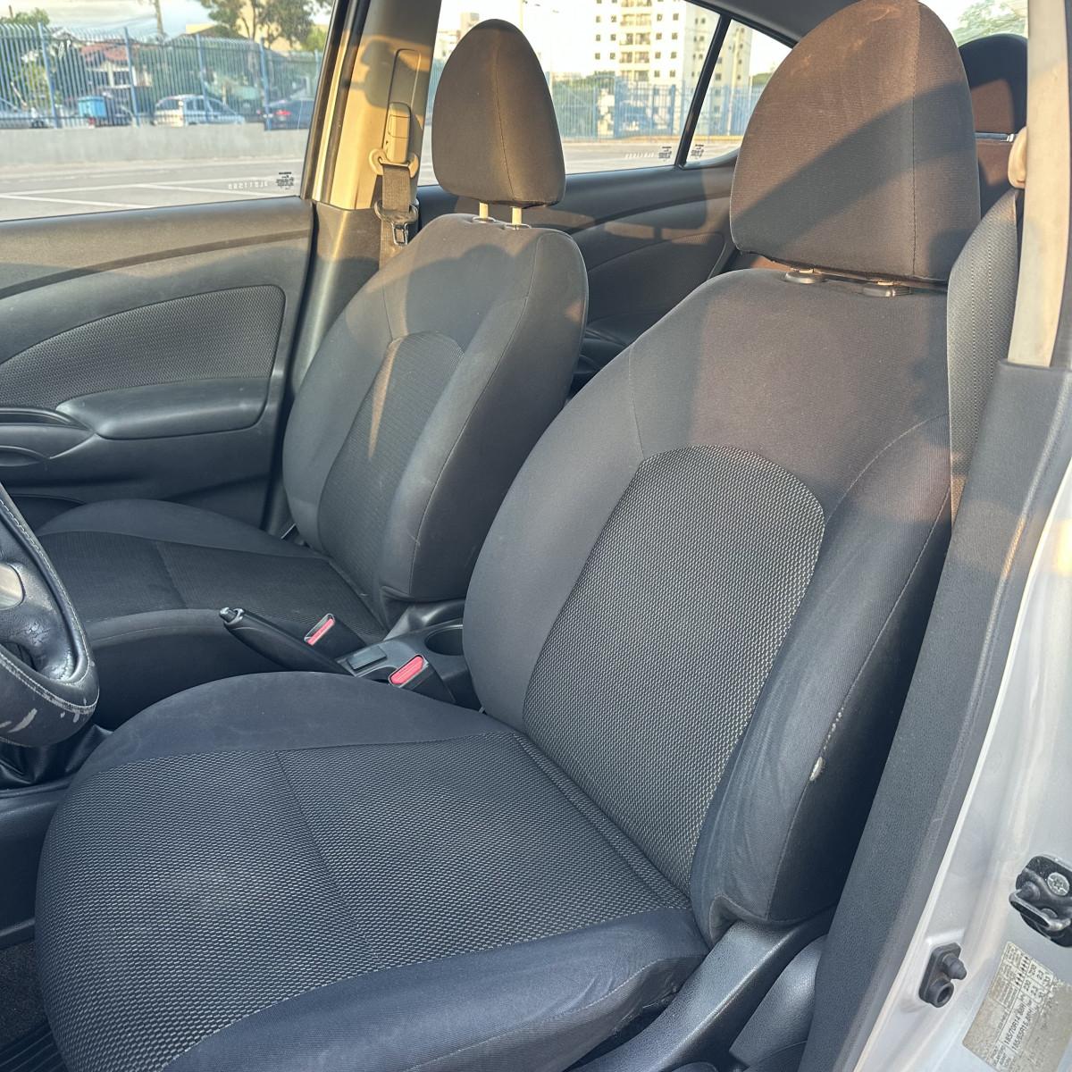 NISSAN Versa Sedan - Foto