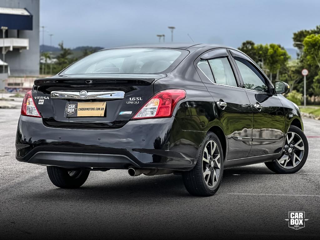 NISSAN Versa Sedan - Foto