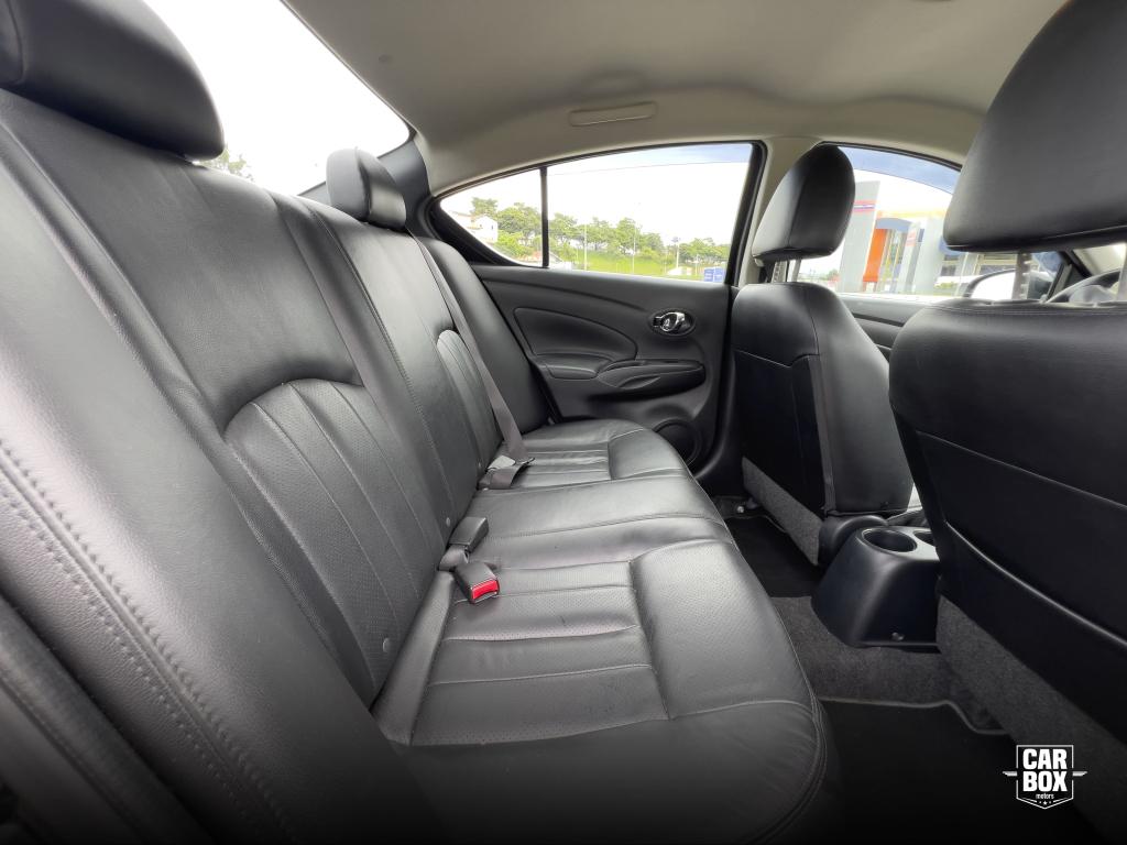 NISSAN Versa Sedan - Foto