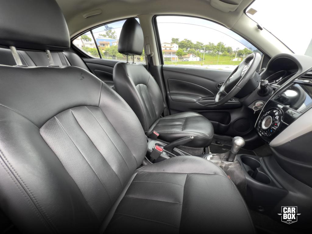 NISSAN Versa Sedan - Foto