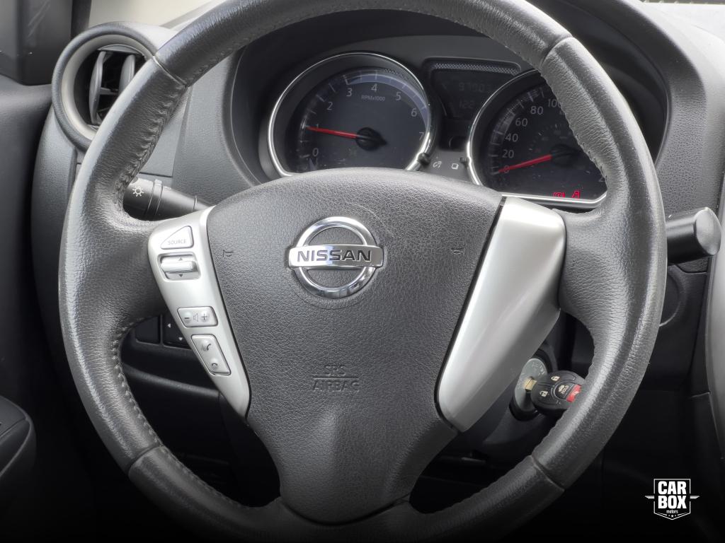 NISSAN Versa Sedan - Foto