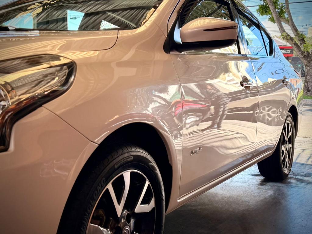 NISSAN Versa Sedan - Foto