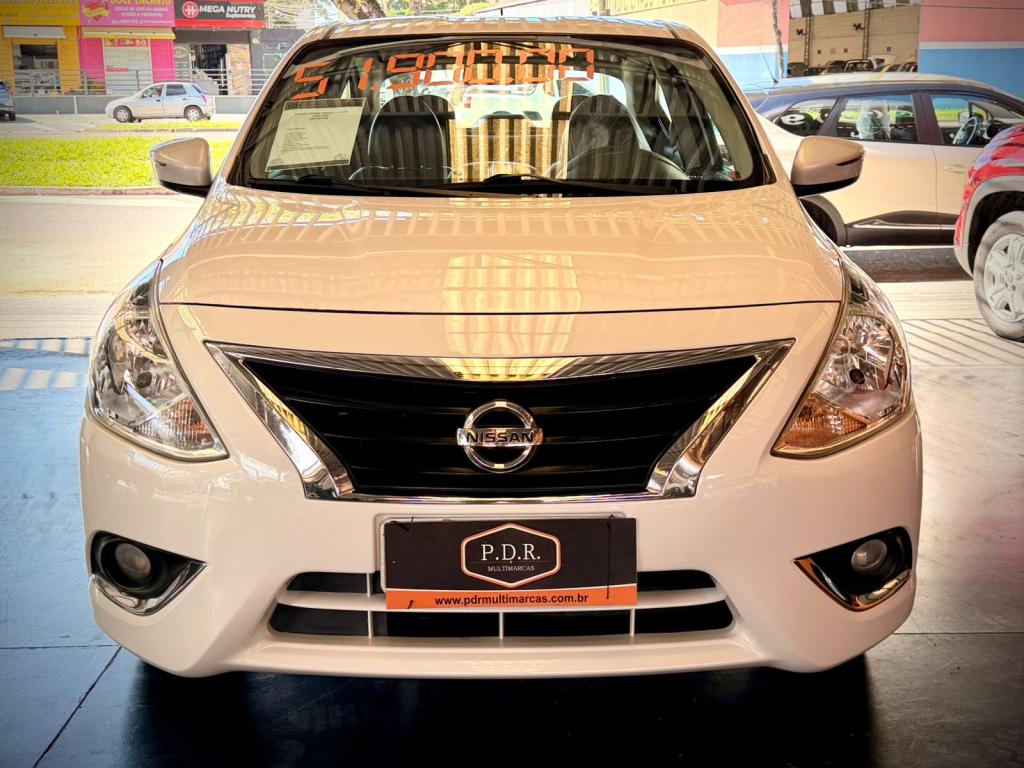 NISSAN Versa Sedan - Foto