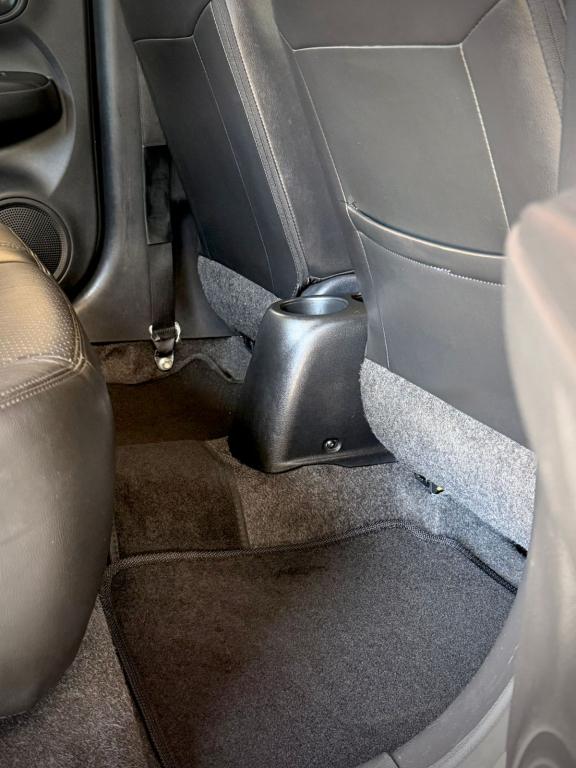 NISSAN Versa Sedan - Foto