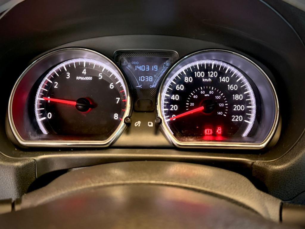 NISSAN Versa Sedan - Foto