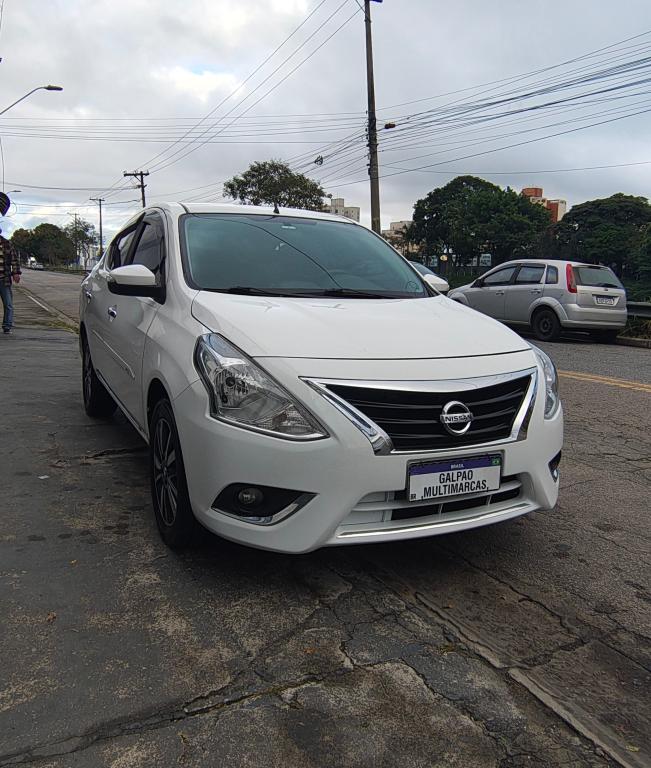 NISSAN Versa Sedan - Foto