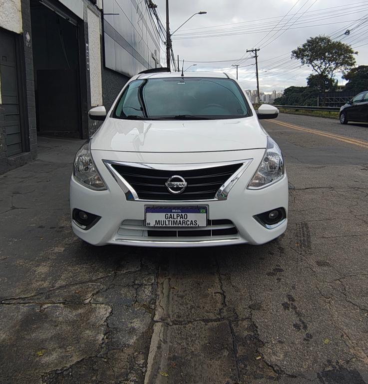 NISSAN Versa Sedan - Foto