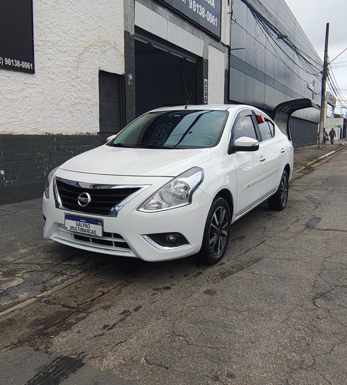 NISSAN Versa Sedan - Foto