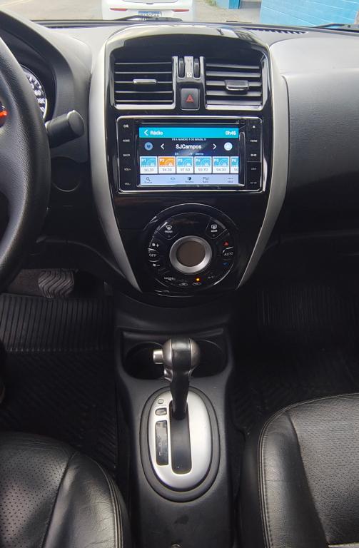 NISSAN Versa Sedan - Foto