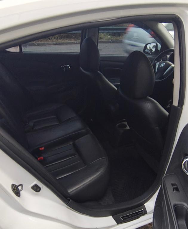 NISSAN Versa Sedan - Foto