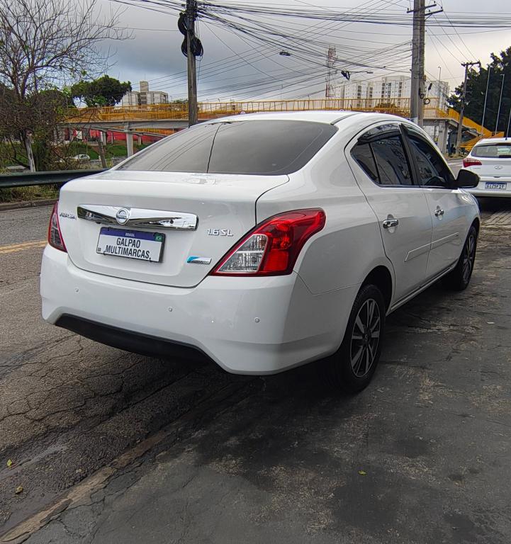 NISSAN Versa Sedan - Foto