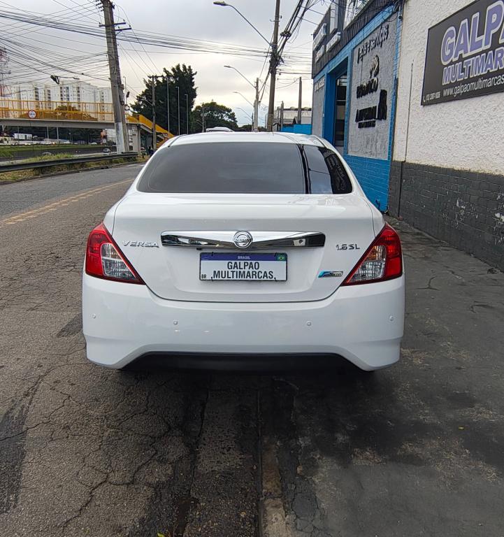 NISSAN Versa Sedan - Foto