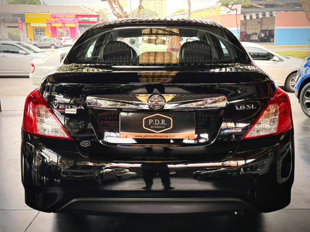 NISSAN Versa Sedan - Foto