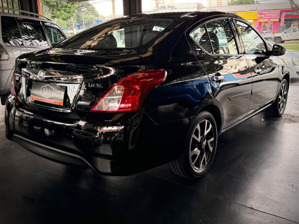 NISSAN Versa Sedan - Foto