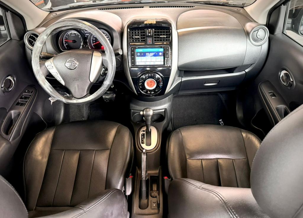 NISSAN Versa Sedan - Foto