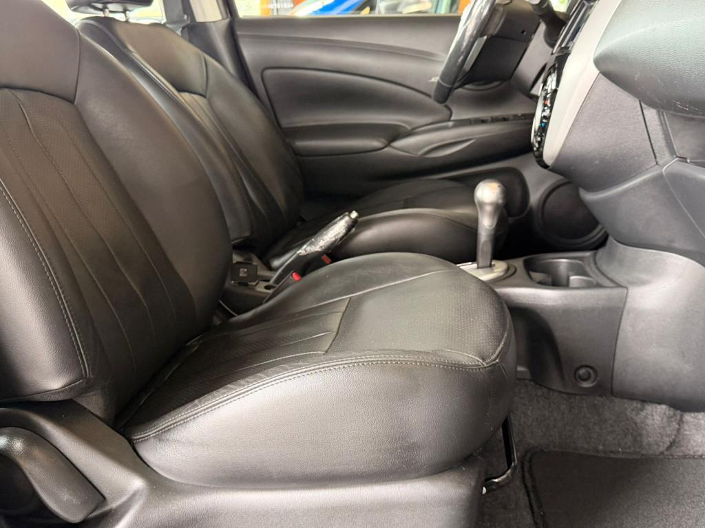 NISSAN Versa Sedan - Foto