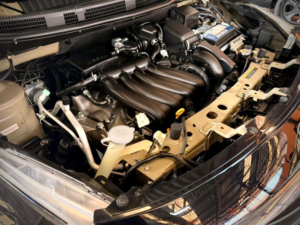 NISSAN Versa Sedan - Foto