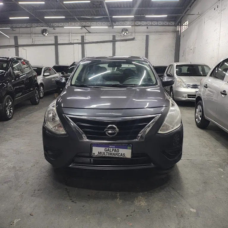 NISSAN Versa Sedan - Foto