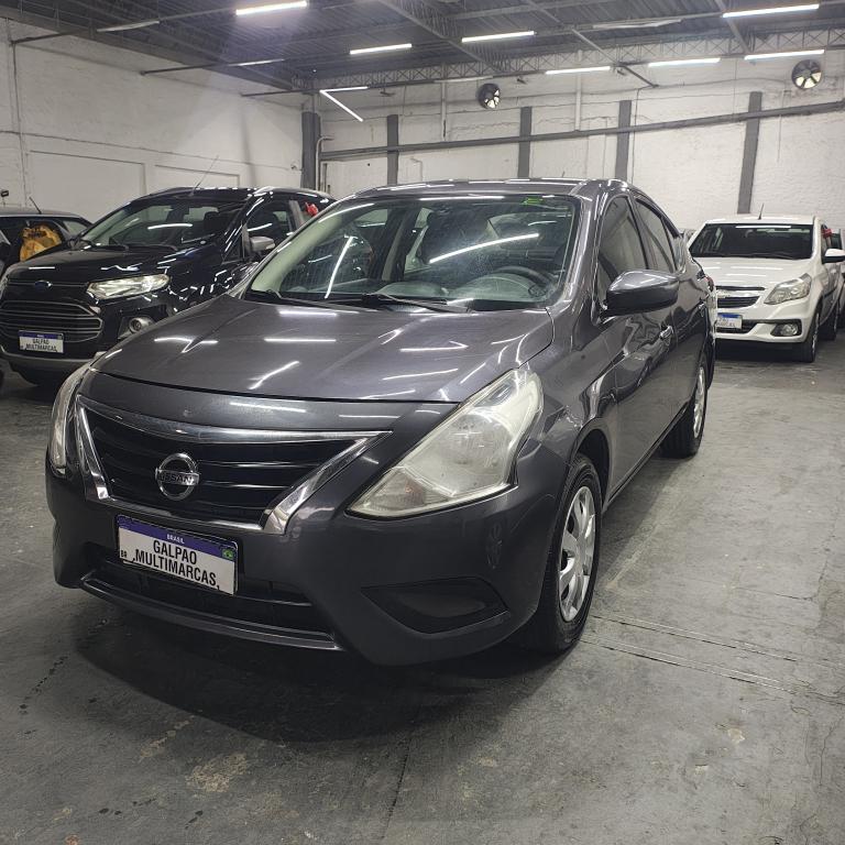 NISSAN Versa Sedan - Foto
