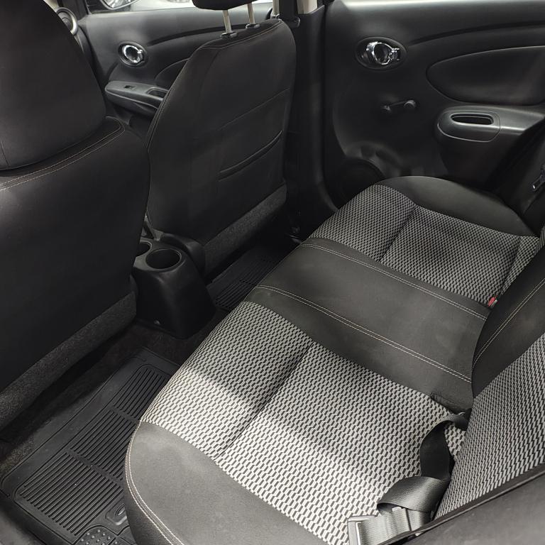 NISSAN Versa Sedan - Foto