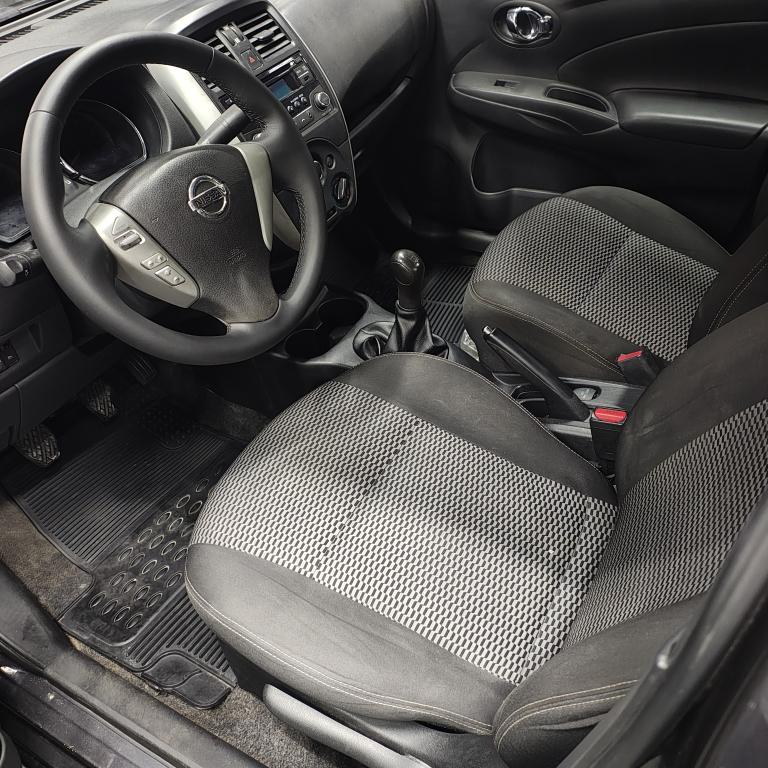 NISSAN Versa Sedan - Foto