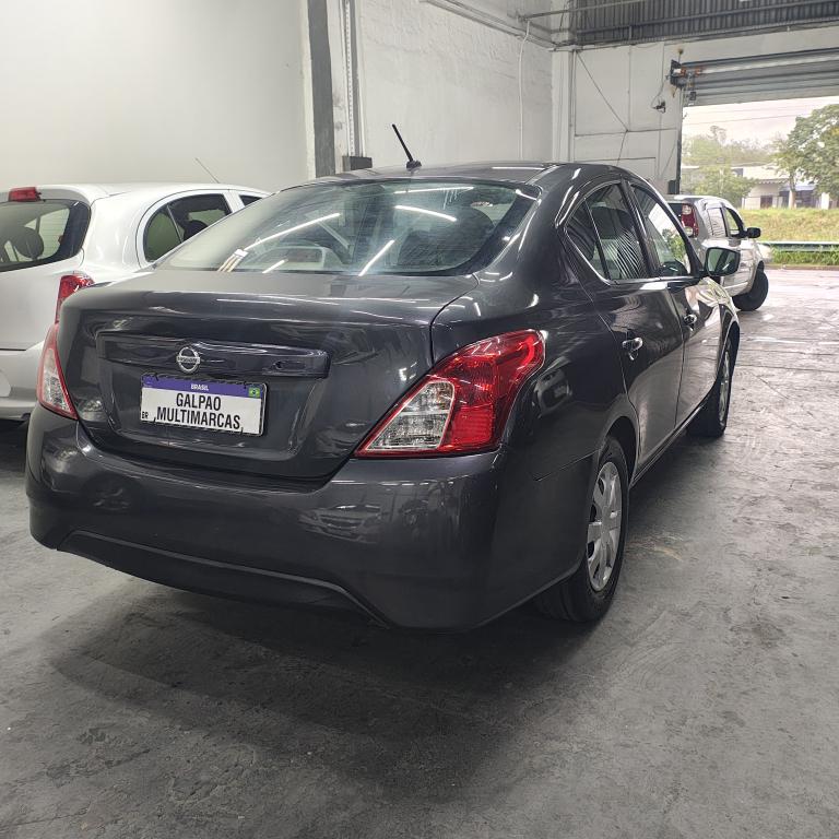 NISSAN Versa Sedan - Foto