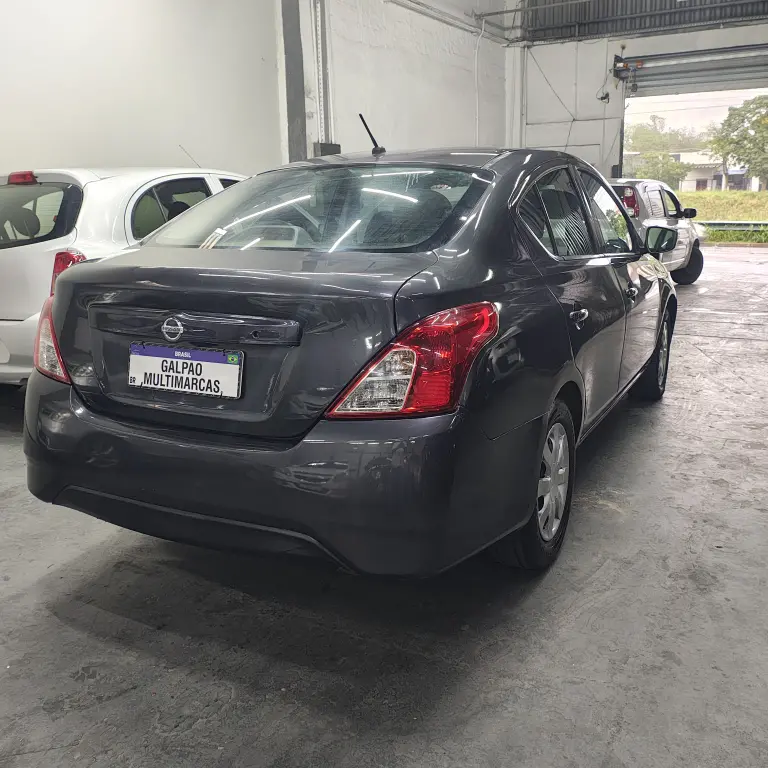 NISSAN Versa Sedan - Foto