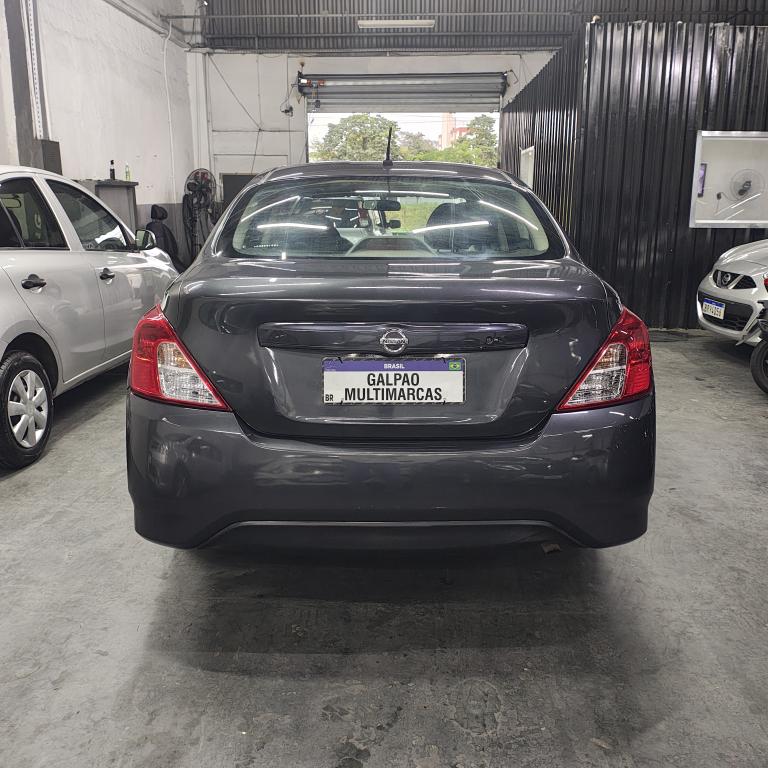 NISSAN Versa Sedan - Foto